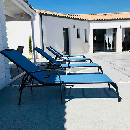 Nathan, Fun And Calm Rochefort Villa